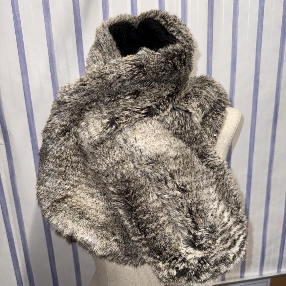 Stella‎ & Dot 3-Way Reversible Faux-Fur Scarf Wrap